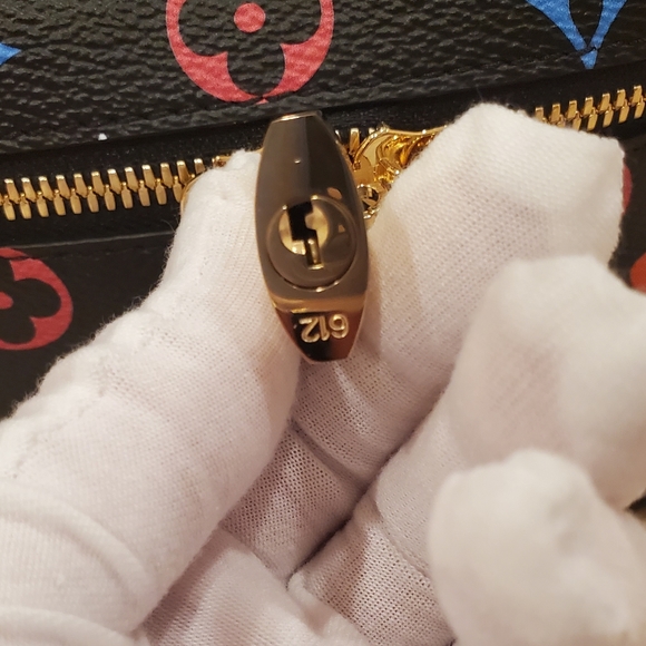 Authentic Limited Edition (time-capsule style) Louis Vuitton "Game On" Vanity PM - Picture 16 of 16